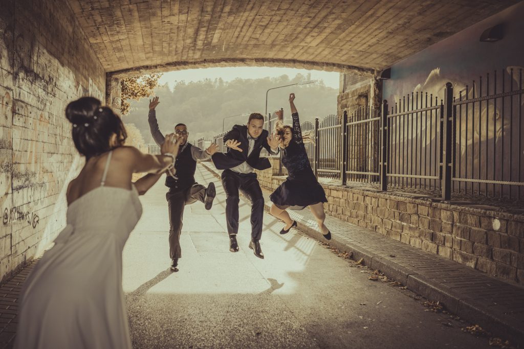 spaßiges Hochzeitsbild